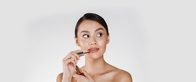 Топ-10 олійок для губ, які рятують від сухості восени та взимку