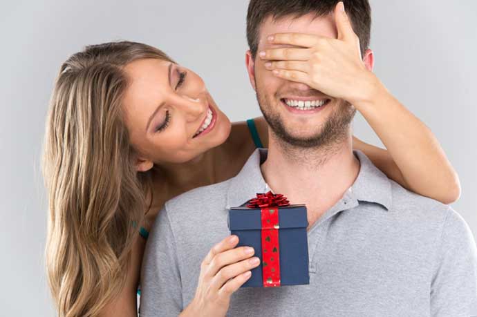 Что подарить мужчине на День влюбленных? 30 идей для подарков